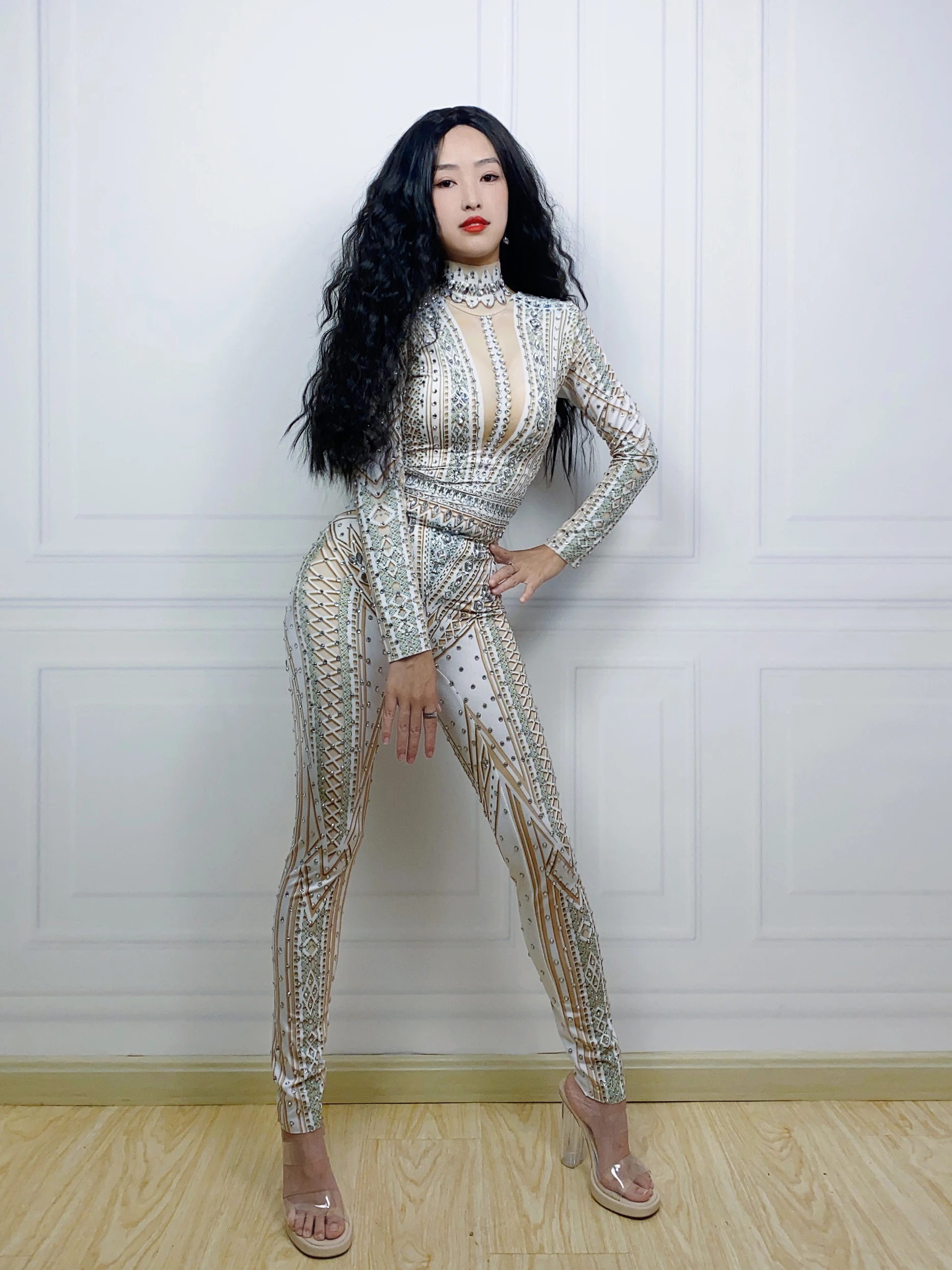 Fierce beauty, tight and beautiful performance clothes, nightclub, guest singer, bar DJFierce beauty, tight and beautiful perfor
Fierce beauty, tight and beautiful performance clothes, nightclub, guest singer, bar DJFierce beauty, tight and beautiful perfor