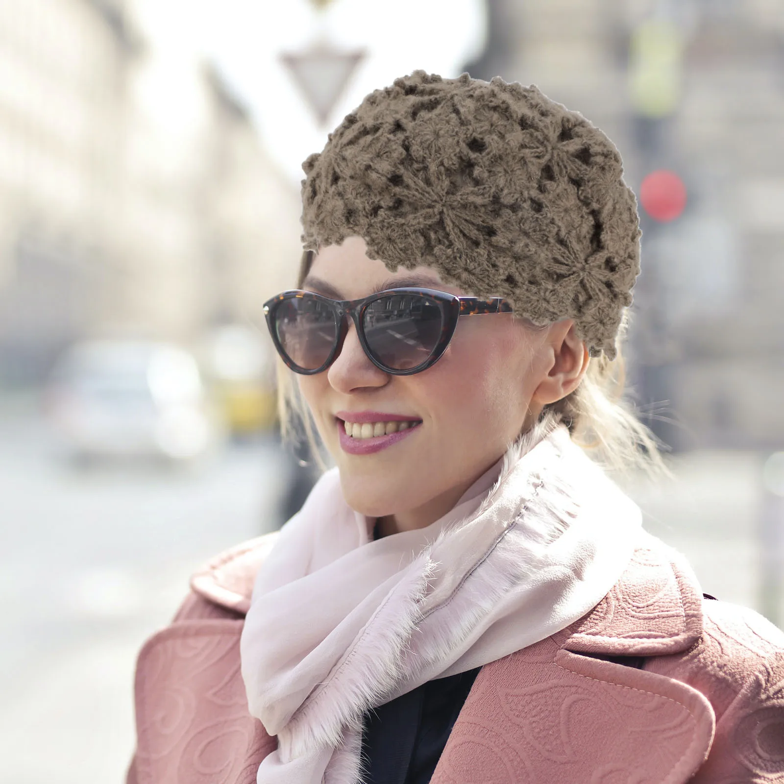 Knitted Winter Women Flower Hollow Warm Beret Lightweight Skin-Friendly Ear Cover Skiing Outdoor Christmas New Year
Knitted Winter Women Flower Hollow Warm Beret Lightweight Skin-Friendly Ear Cover Skiing Outdoor Christmas New Year