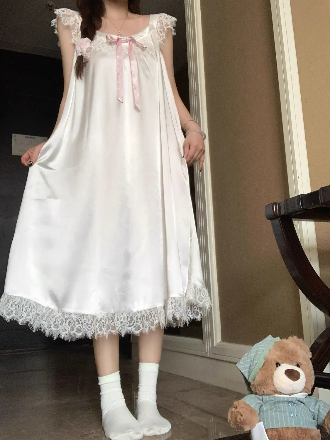 Японская девчачья милая ледяная шелковая кружевная ночная рубашка с бантом, новая летняя атласная милая удобная верхняя одежда для девочек, домашнее платье
Японская девчачья милая ледяная шелковая кружевная ночная рубашка с бантом, новая летняя атласная милая удобная верхняя одежда для девочек, домашнее платье