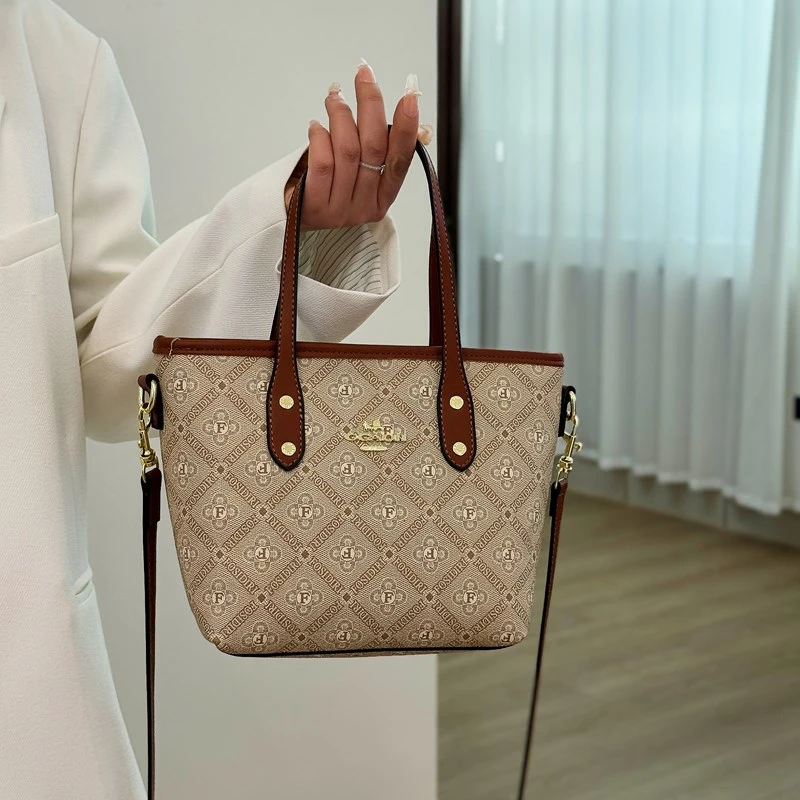 Unique Minimalist Crossbody Purse Women's Elegant Leather Tote Vintage Letter Logo Party Shopper Large Capacity
Unique Minimalist Crossbody Purse Women's Elegant Leather Tote Vintage Letter Logo Party Shopper Large Capacity