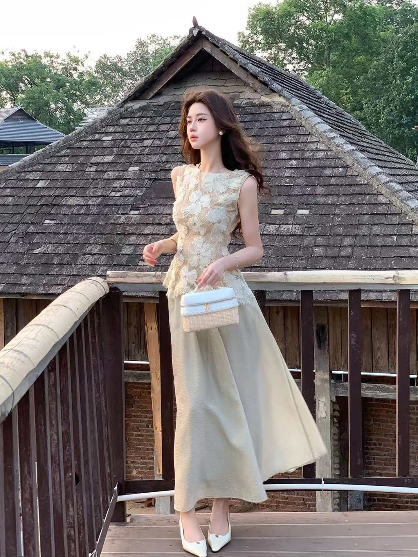 Lace Floral Sleeveless Vest Top Set Women's High Waist Skirt Two Piece Spring New Style Fashion Sensation Casual Wear
Lace Floral Sleeveless Vest Top Set Women's High Waist Skirt Two Piece Spring New Style Fashion Sensation Casual Wear