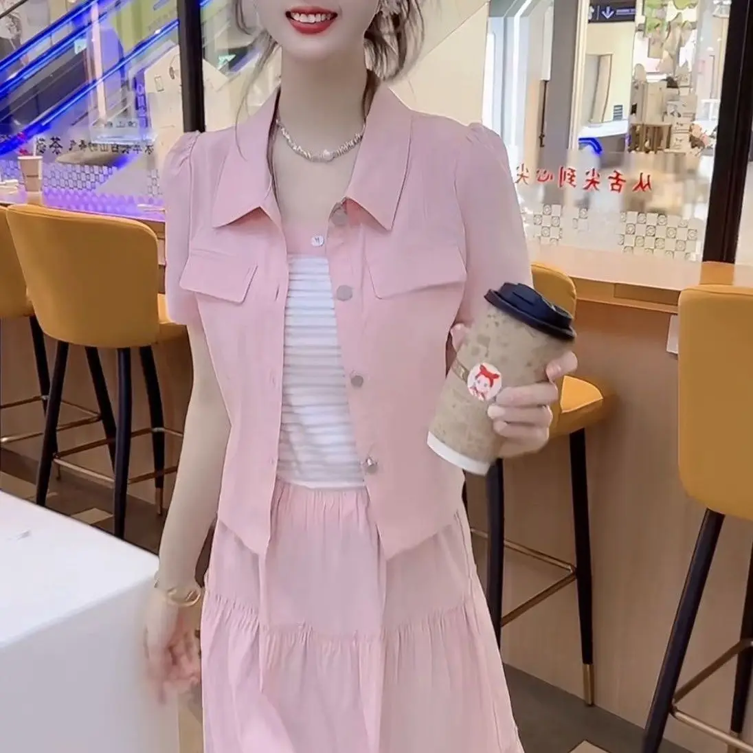 Women Summer Casual Set: Short Jacket + Strapless Dress Two-Piece
Women Summer Casual Set: Short Jacket + Strapless Dress Two-Piece