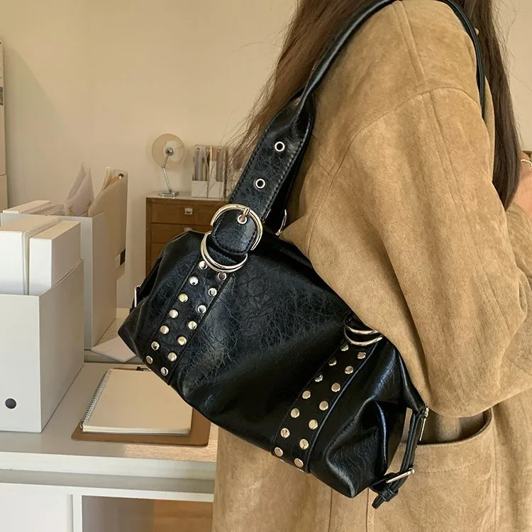 Fashion rivet women Shoulder Bag PU leather Hot girl motorcycle bag bolsa feminina female Underarm Bag ladies big handbag Black
Fashion rivet women Shoulder Bag PU leather Hot girl motorcycle bag bolsa feminina female Underarm Bag ladies big handbag Black