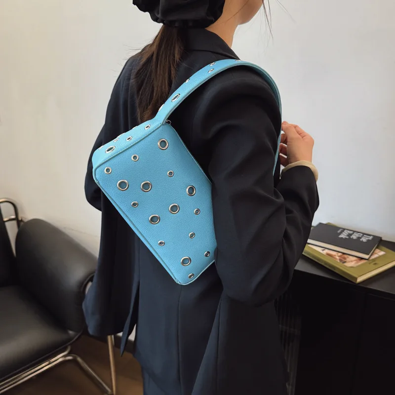 2025 Edgy Cut-Out Hobo Bag Women's Streetwear Crossbody Shoulder Purse Versatile Urban Day To Night
2025 Edgy Cut-Out Hobo Bag Women's Streetwear Crossbody Shoulder Purse Versatile Urban Day To Night