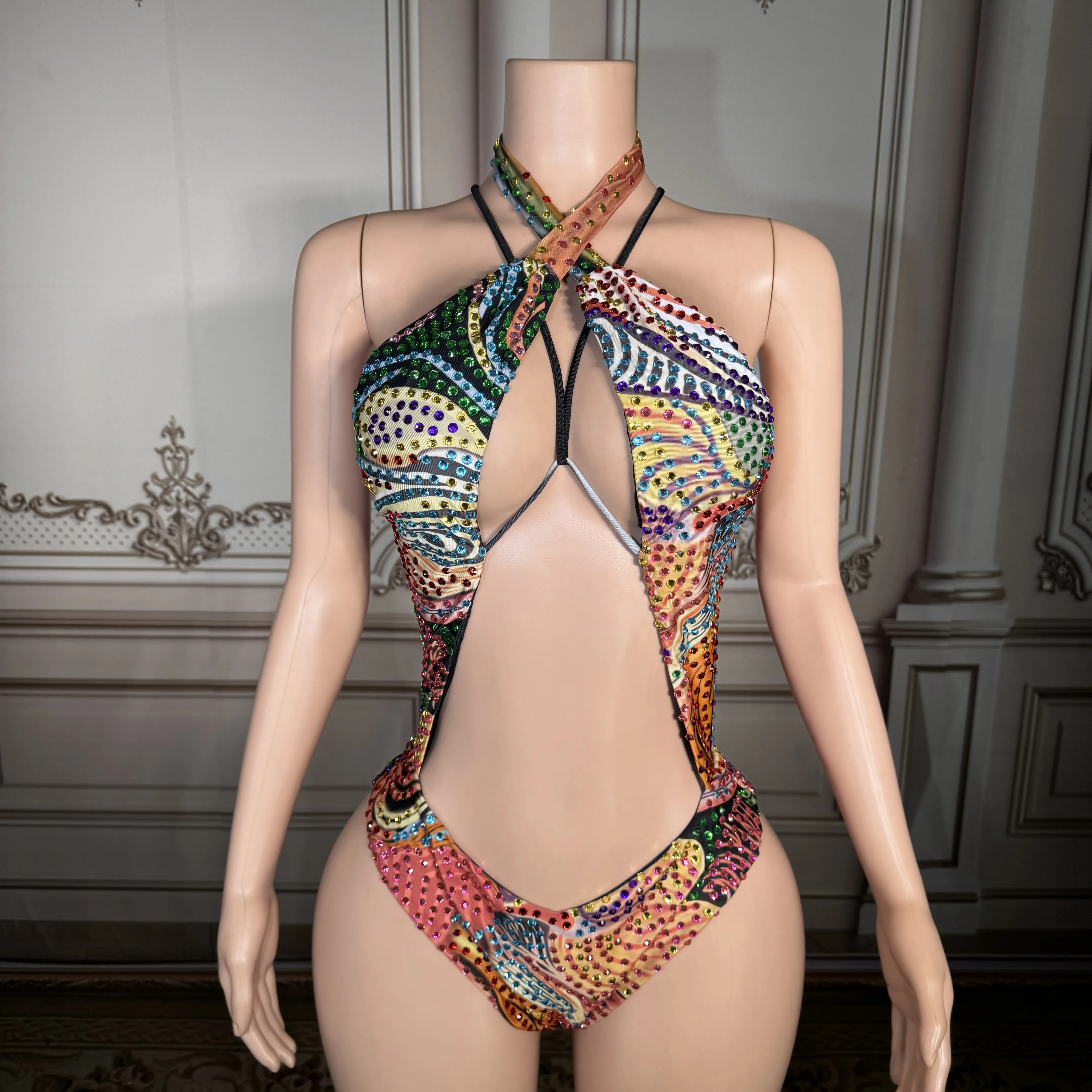ZD New Sexy Paisley Rhinestone Bodysuit Women Halter Neck Cutout One Piece Swimsuit Sparkly Crystals Summer Beachwear Bather
ZD New Sexy Paisley Rhinestone Bodysuit Women Halter Neck Cutout One Piece Swimsuit Sparkly Crystals Summer Beachwear Bather