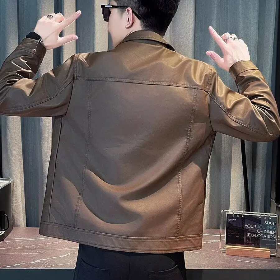 Новинка 2023 года, мужская кожаная байкерская куртка, повседневная модная свободная рабочая одежда, универсальная модная весенне-осенняя верхняя одежда
Новинка 2023 года, мужская кожаная байкерская куртка, повседневная модная свободная рабочая одежда, универсальная модная весенне-осенняя верхняя одежда