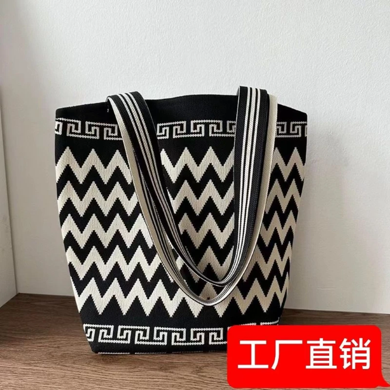 Korean Art-lettered Tote Handbag Large Capacity Fashion Going Out Knitted Striped Shopping Package Popular Shopping Bag Ladies
Korean Art-lettered Tote Handbag Large Capacity Fashion Going Out Knitted Striped Shopping Package Popular Shopping Bag Ladies