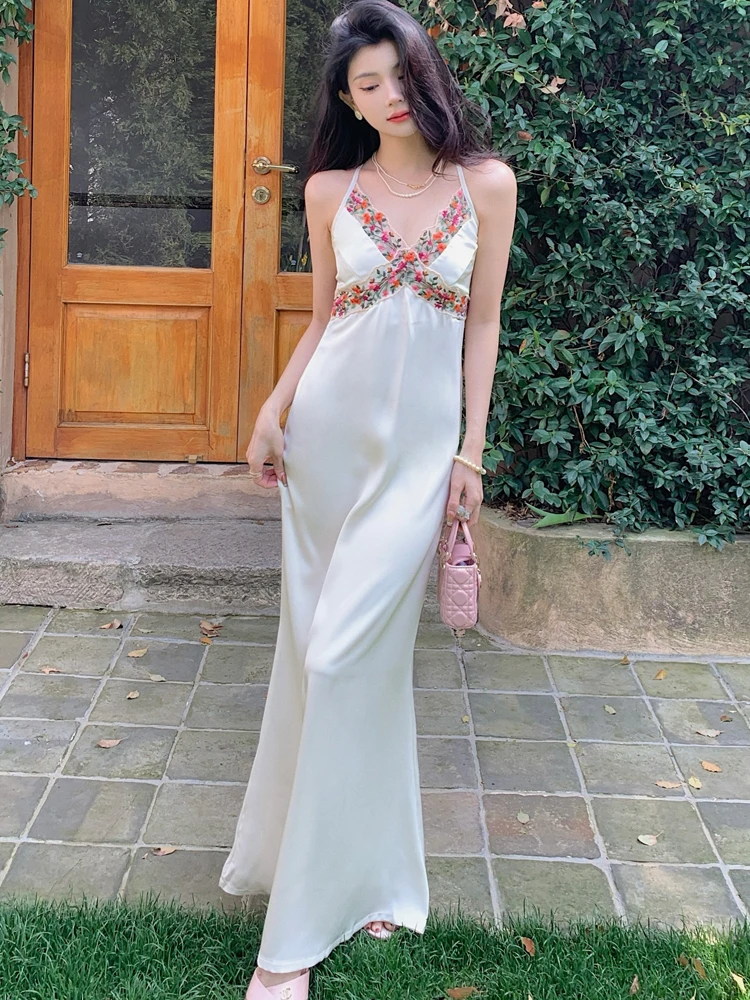 Summer White Satin Patcwork Mesh Embroidery Floral Sling Dress Women Vintage Luxury Evening Dress 2026 Korean Elegant Prom Dress
Summer White Satin Patcwork Mesh Embroidery Floral Sling Dress Women Vintage Luxury Evening Dress 2026 Korean Elegant Prom Dress