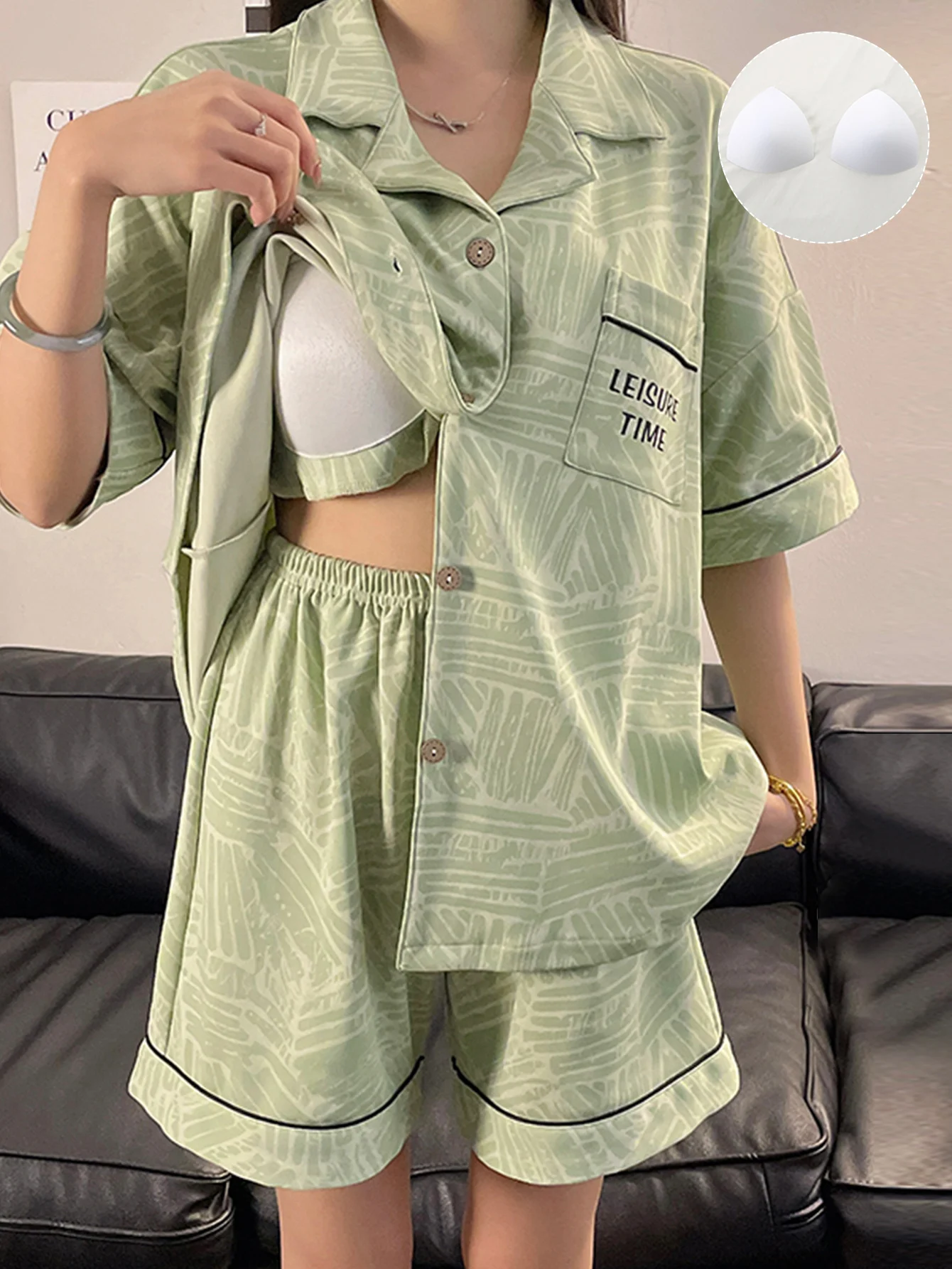 Summer pajamas, women's lapel cardigan, pocket letter printed short sleeved shorts, home wear with chest cushion for outdoor use
Summer pajamas, women's lapel cardigan, pocket letter printed short sleeved shorts, home wear with chest cushion for outdoor use