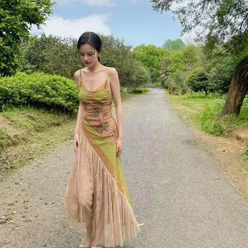 Retro Lace Halter Dress Sweet Beach Photography Women's Mid-Length Summer Gown A-Line Skirt V-Neck High Waist No-Sleeve
Retro Lace Halter Dress Sweet Beach Photography Women's Mid-Length Summer Gown A-Line Skirt V-Neck High Waist No-Sleeve