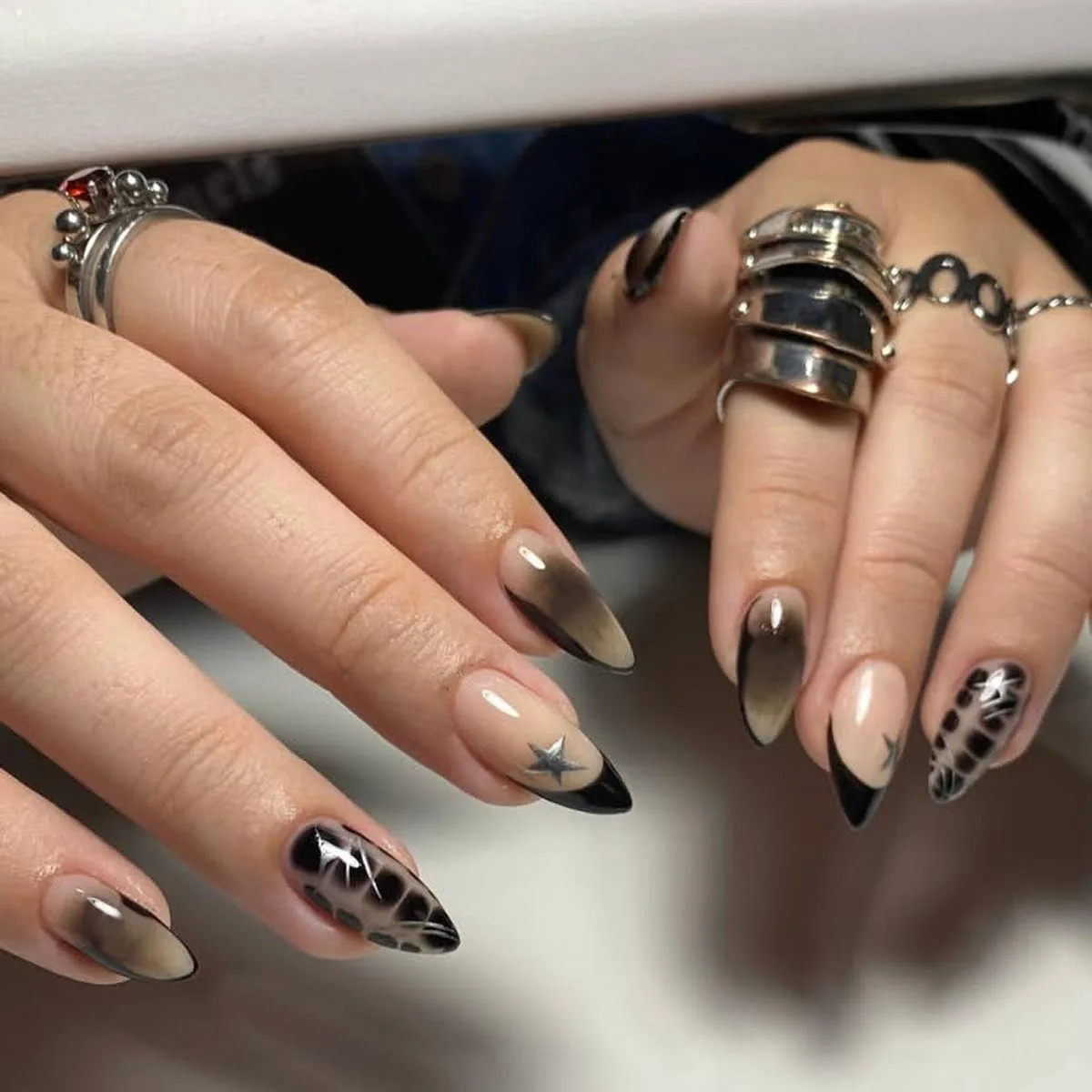 24pcs Flower French Stick on Nail Star Smudge Design Nails Sets Press on Retro Blue Almond Fake Nails Tips Wearable False Nail
24pcs Flower French Stick on Nail Star Smudge Design Nails Sets Press on Retro Blue Almond Fake Nails Tips Wearable False Nail
