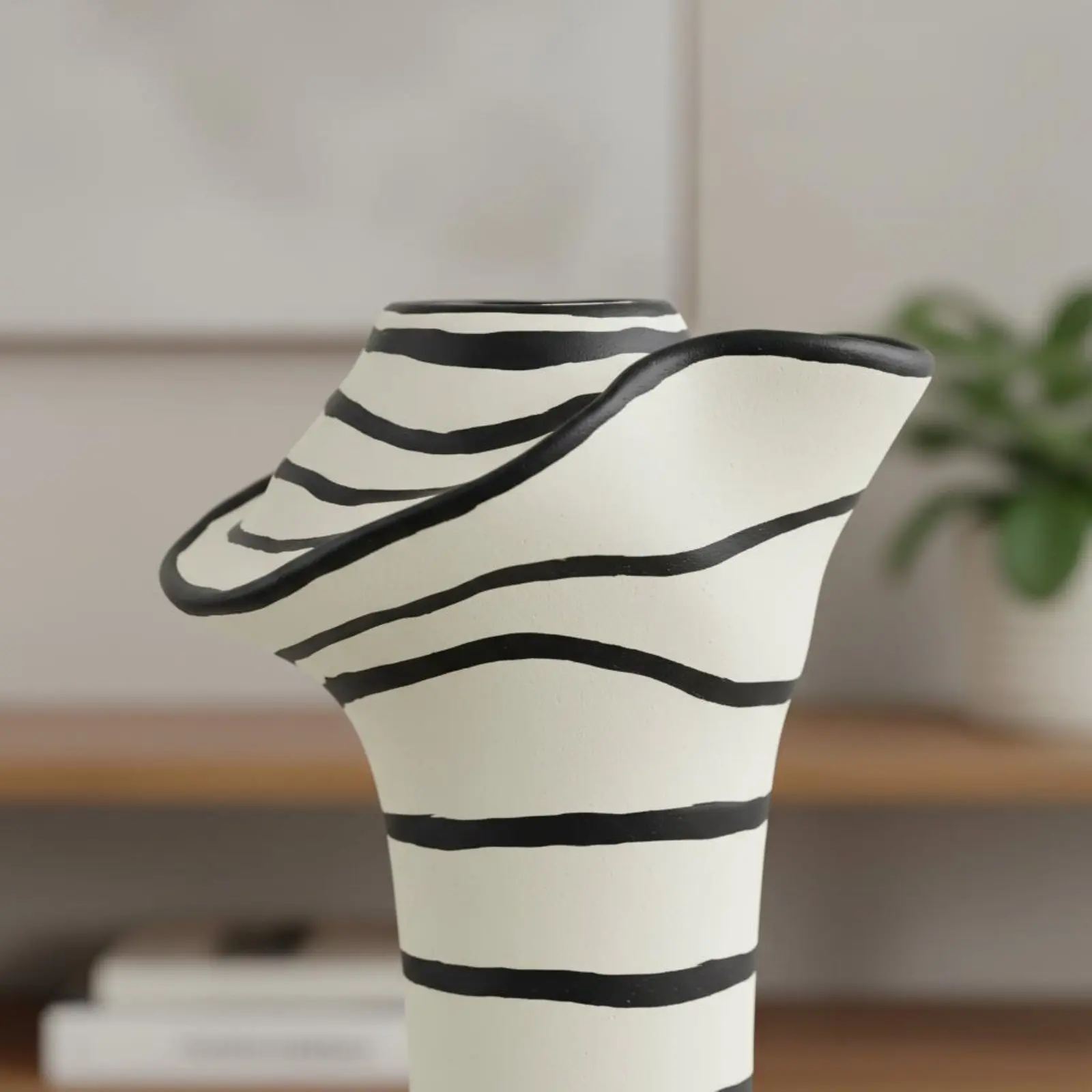 Modern Striped Flower Vase Easy to Match Striped Vase Home Decor Handmade Look Textured Finish for Living Room
Modern Striped Flower Vase Easy to Match Striped Vase Home Decor Handmade Look Textured Finish for Living Room