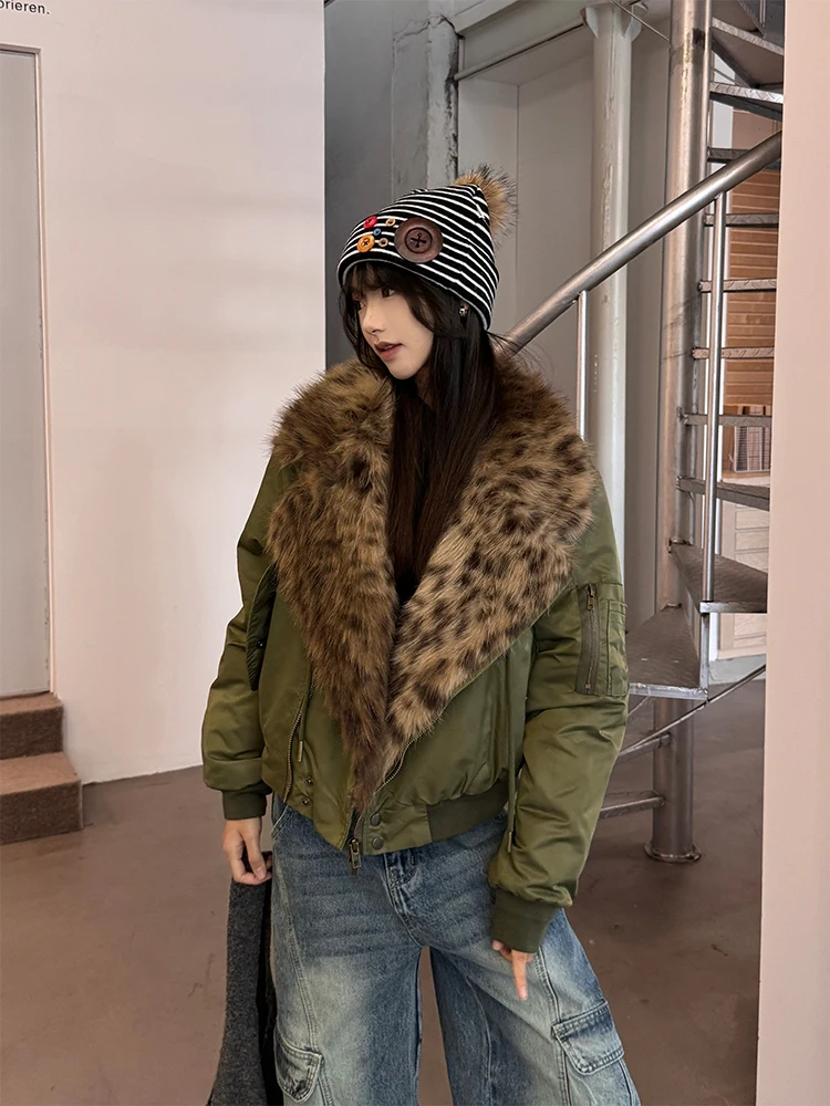 Женская утепленная хлопковая куртка-бомбер URKR с меховым воротником, теплая, из нейлоновой ткани, с леопардовым принтом, в американском стиле
Женская утепленная хлопковая куртка-бомбер URKR с меховым воротником, теплая, из нейлоновой ткани, с леопардовым принтом, в американском стиле