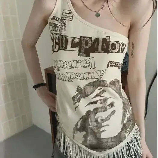 Gothic Sleeveless Vest Street Retro American Print Hem Tassel Design Sloping Shoulder Top Women
Gothic Sleeveless Vest Street Retro American Print Hem Tassel Design Sloping Shoulder Top Women