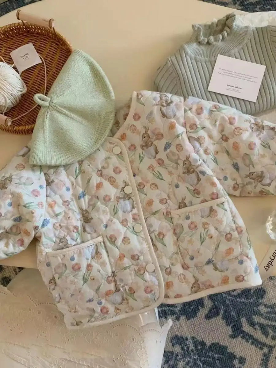 Новая осенне-зимняя легкая хлопковая куртка для девочек в корейском стиле с цветочным принтом, мягкая хлопковая верхняя одежда
Новая осенне-зимняя легкая хлопковая куртка для девочек в корейском стиле с цветочным принтом, мягкая хлопковая верхняя одежда