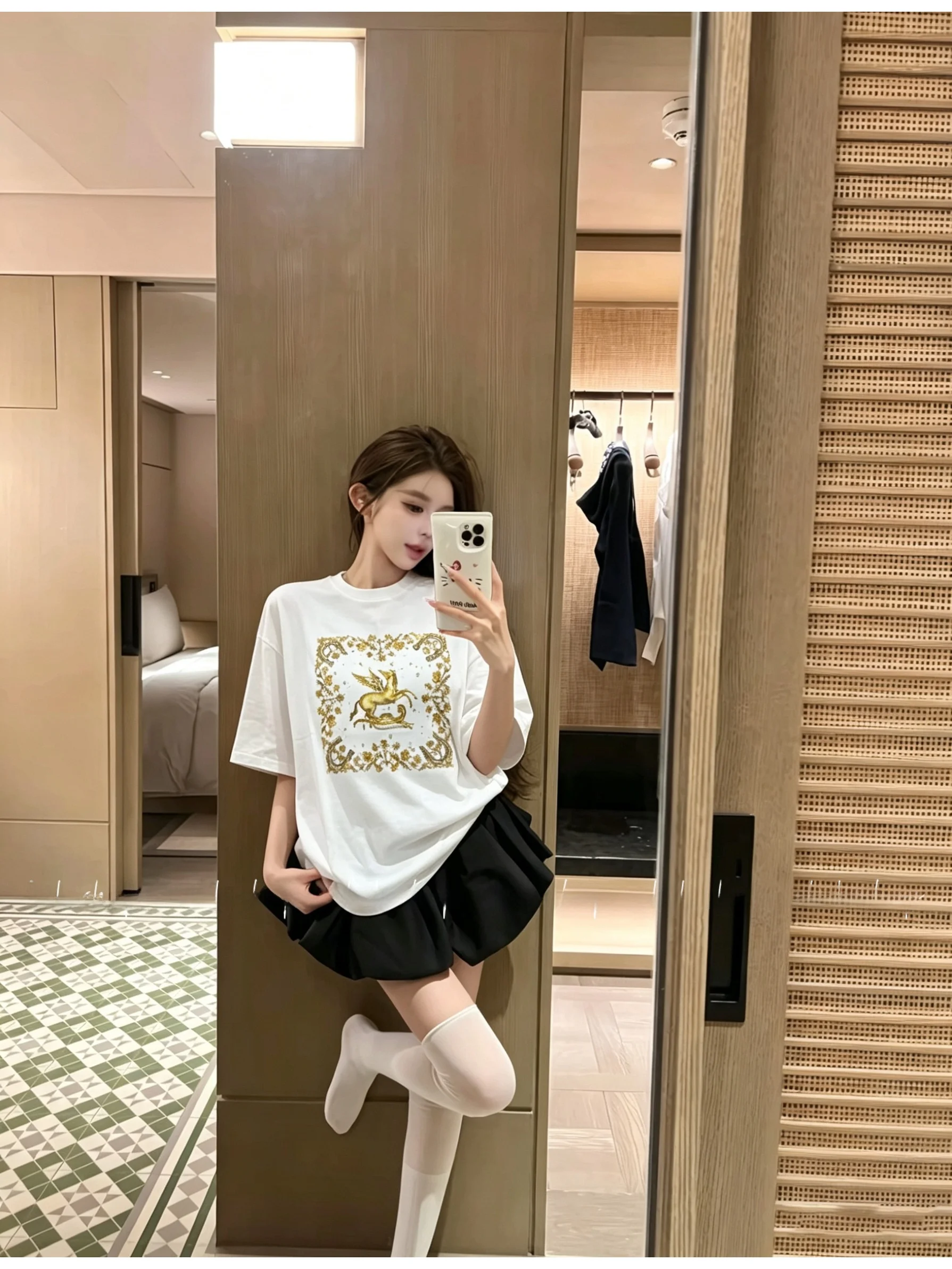 Limited Edition Gold Pegasus Short Sleeve T-Shirt Women's round Neck Loose Slimming Top Relaxing Half Sleeve Casual Style
Limited Edition Gold Pegasus Short Sleeve T-Shirt Women's round Neck Loose Slimming Top Relaxing Half Sleeve Casual Style