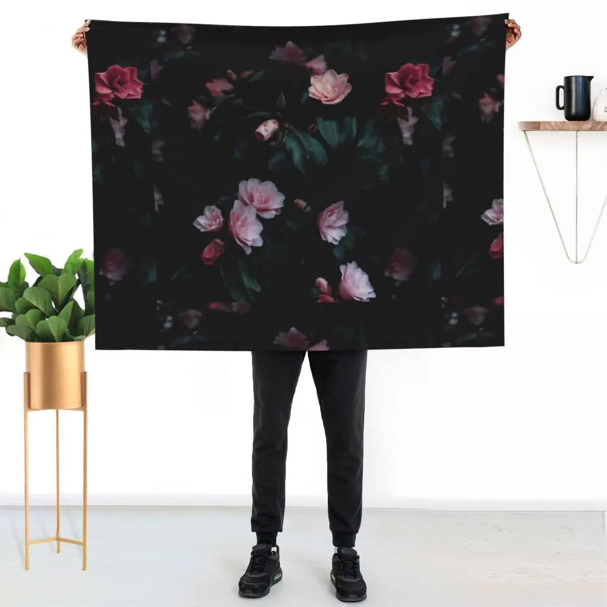 Romantic dark floral Throw Blanket All Season Lightweight Soft Blanket for Bed
Romantic dark floral Throw Blanket All Season Lightweight Soft Blanket for Bed
