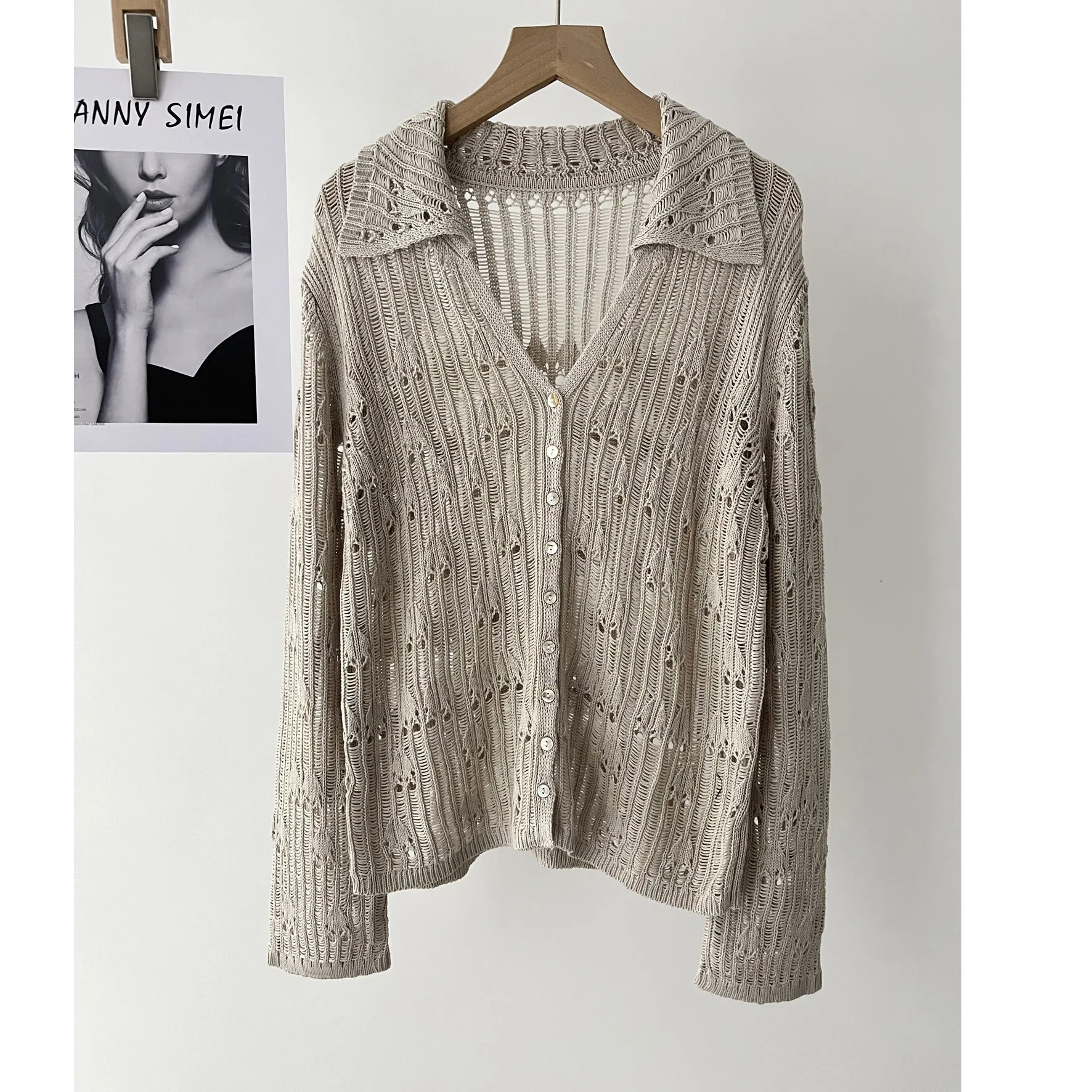 Women's spring and summer French lazy style slim-fit version hollow POLO neck knitted cardigan blouse 16a-0695
Women's spring and summer French lazy style slim-fit version hollow POLO neck knitted cardigan blouse 16a-0695