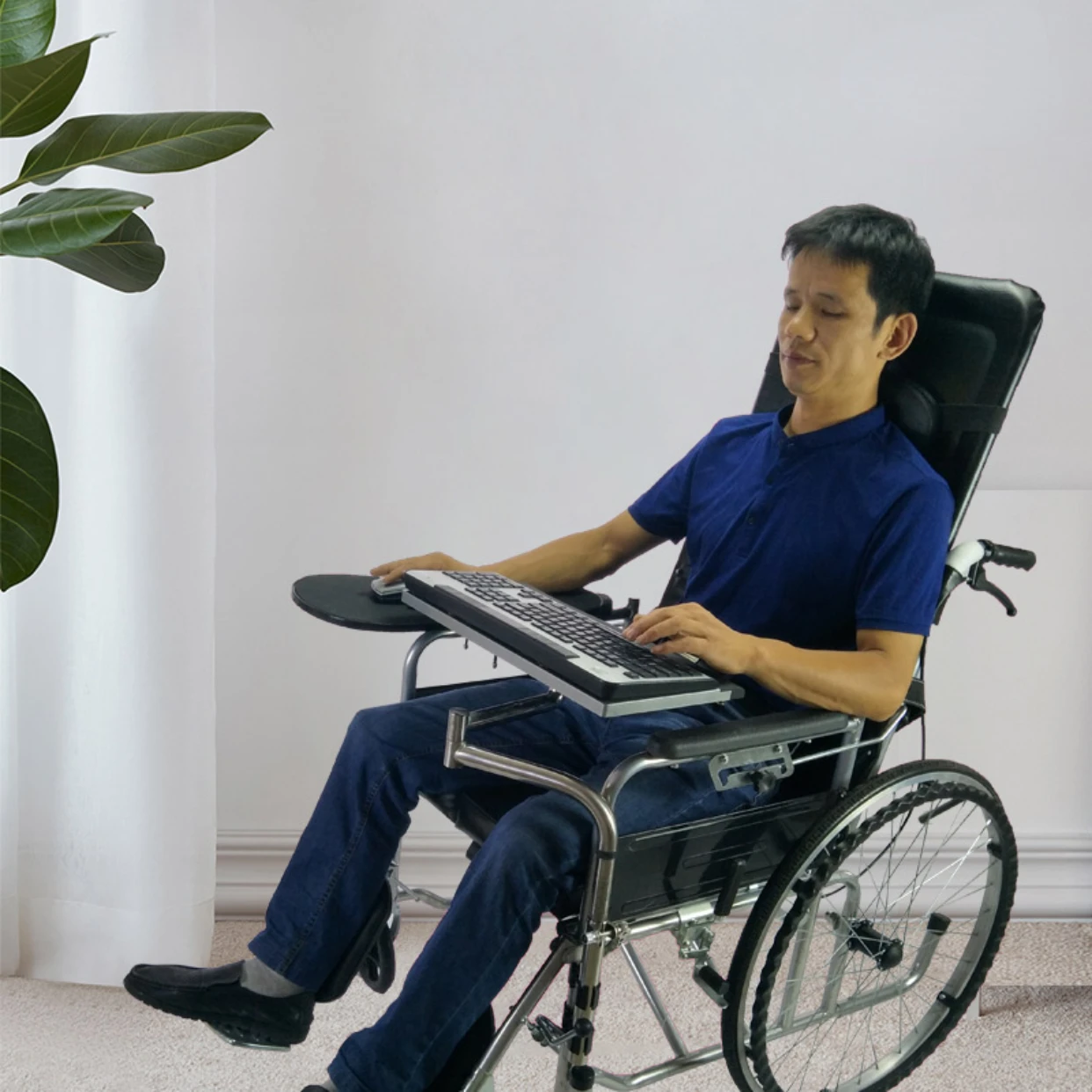 Wheelchair dining table board dedicated table, laptop table, dining table, universal lifting, rotating, folding adjustment
Wheelchair dining table board dedicated table, laptop table, dining table, universal lifting, rotating, folding adjustment