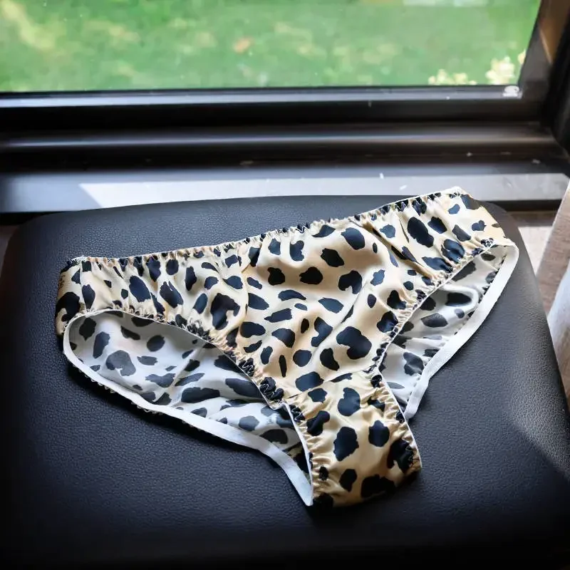 3pcs/lot 100% mulberry silk summer thin comfortable, breathable antibacterial shorts, silk underwear, female silk triangle
3pcs/lot 100% mulberry silk summer thin comfortable, breathable antibacterial shorts, silk underwear, female silk triangle
