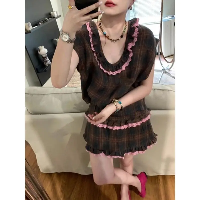 Sweet Retro Style Girly Versatile U-neck Sleeveless Top Pleated Loose Skirt Two-piece Set for Women
Sweet Retro Style Girly Versatile U-neck Sleeveless Top Pleated Loose Skirt Two-piece Set for Women
