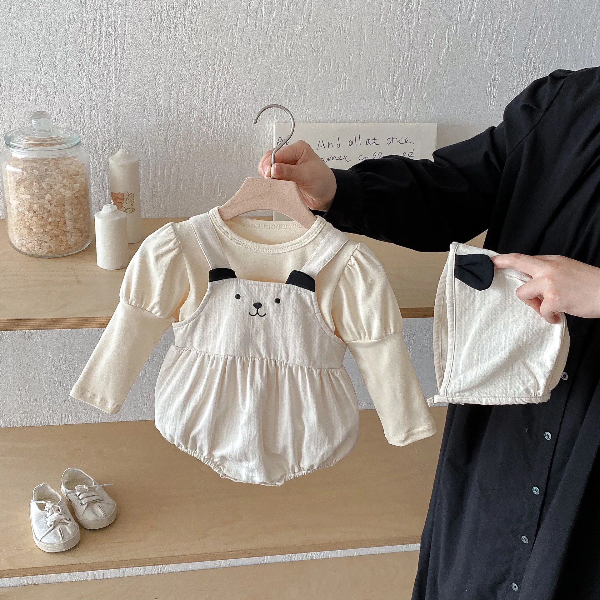 Girls Jumpsuit Autumn Korean Version Cute Cotton Jumpsuit with Hat Fart Clothes Crawling Clothes Base Coat Casual Daily Wear
Girls Jumpsuit Autumn Korean Version Cute Cotton Jumpsuit with Hat Fart Clothes Crawling Clothes Base Coat Casual Daily Wear