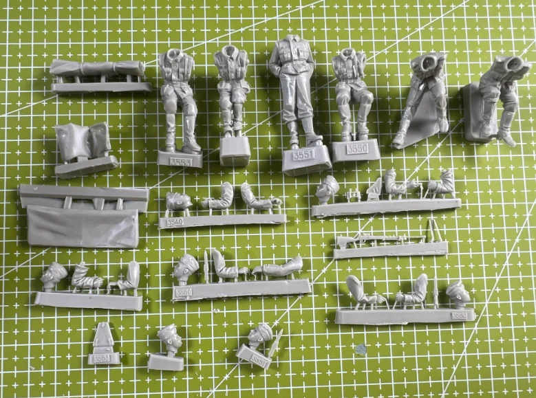 1: 35 Resin Model Kit GK 6 People, Unpainted, Needs To Be Assembled
1: 35 Resin Model Kit GK 6 People, Unpainted, Needs To Be Assembled