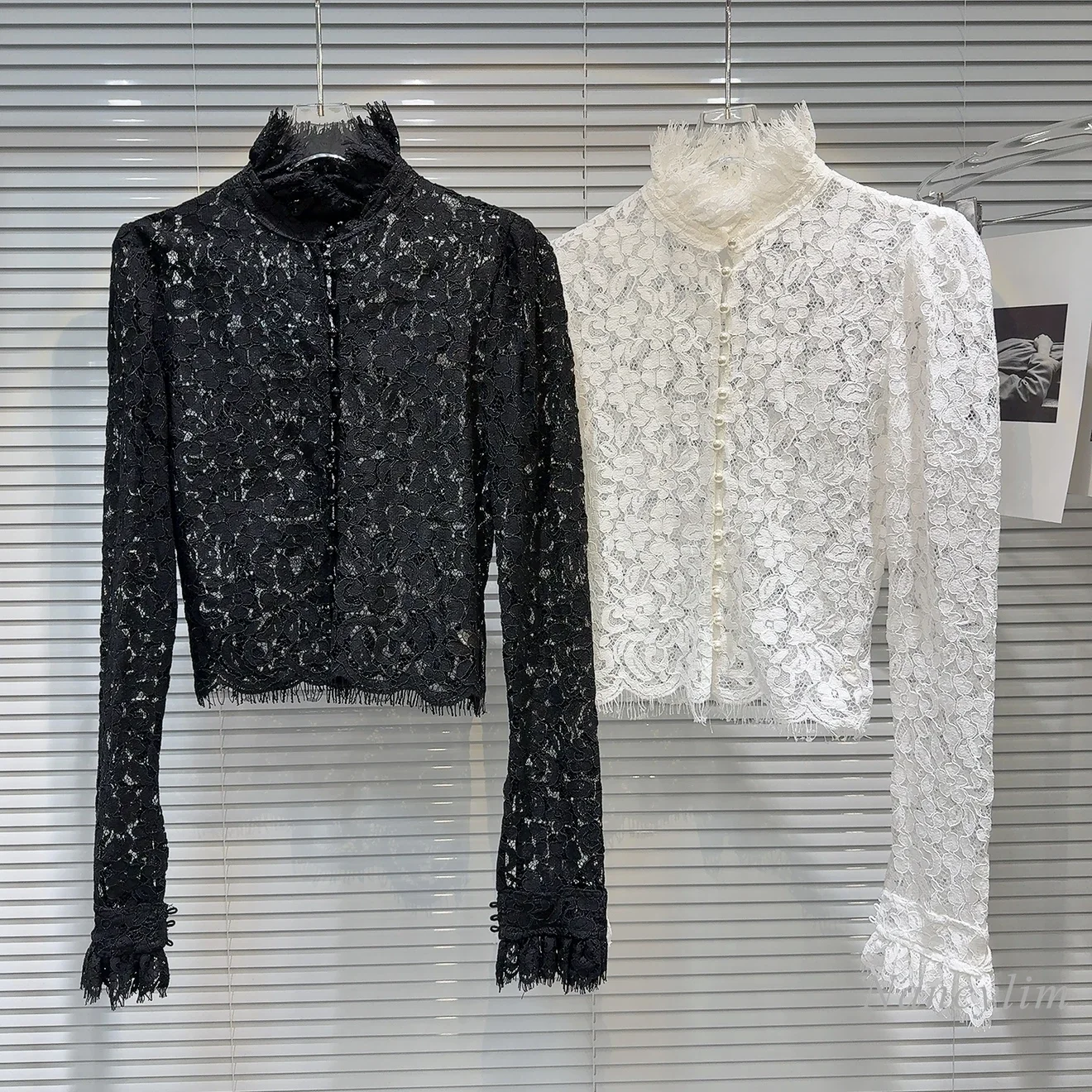 2024 Winter New Temperament Celebrity Lace Chain Pearl Buckle Micro Transparent Bottom Shirt Lace Blouse Women's Underwear Top
2024 Winter New Temperament Celebrity Lace Chain Pearl Buckle Micro Transparent Bottom Shirt Lace Blouse Women's Underwear Top