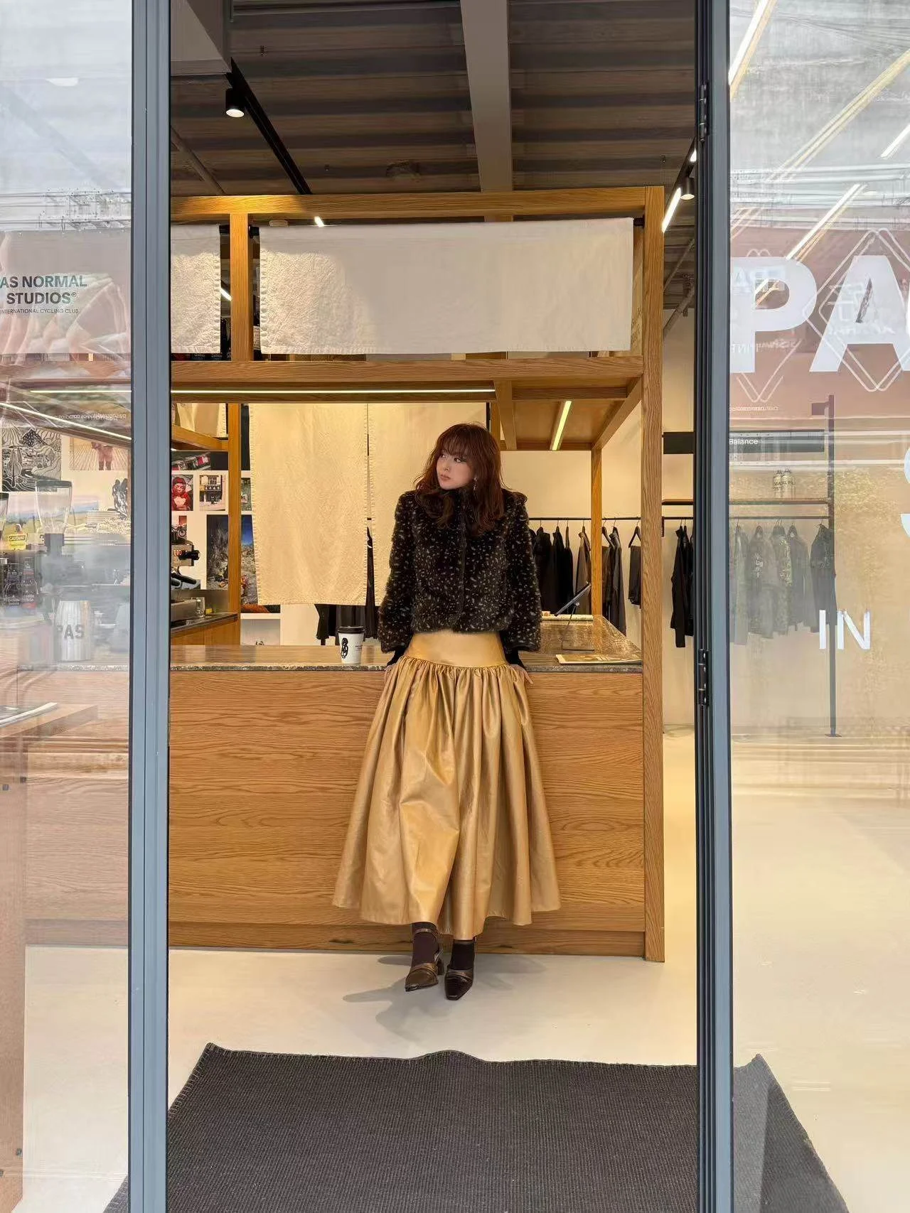 American Retro Bronze PU Leather Long A-Line Skirt Women's Autumn Winter Design High Waist Zipper Closure Casual Skirt
American Retro Bronze PU Leather Long A-Line Skirt Women's Autumn Winter Design High Waist Zipper Closure Casual Skirt