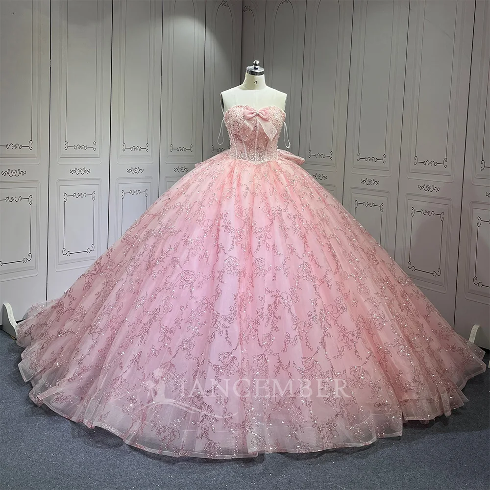 Роскошные розовые модные блестящие платья Quinceanera 2025, бальное платье с кружевными аппликациями и бусинами Butantes 15 Anos, платья de 15 quinceañera
Роскошные розовые модные блестящие платья Quinceanera 2025, бальное платье с кружевными аппликациями и бусинами Butantes 15 Anos, платья de 15 quinceañera