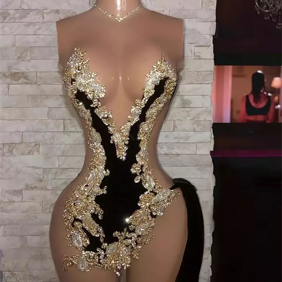 Black Velvet Short Prom Dresses for Black Girls with Gold Appliques Beads with Side Train African Sexy Mini Cocktail Party Gowns
Black Velvet Short Prom Dresses for Black Girls with Gold Appliques Beads with Side Train African Sexy Mini Cocktail Party Gowns