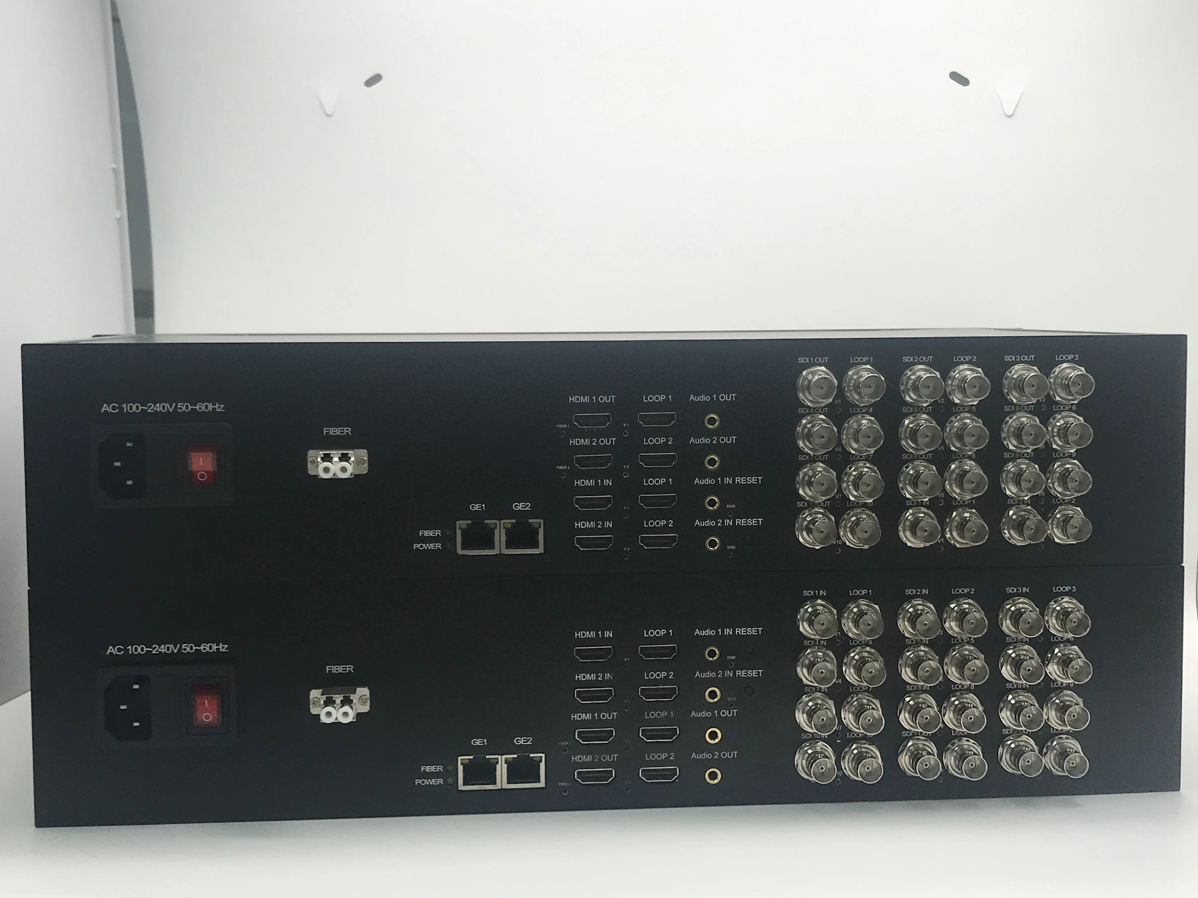 10ch forward 3GSDI with 2ch backward 3GSDI + 2ch bidirectional 4K 60Hz HDMI 3.5mm Audio+ 2ch gigabit Ethernet to fiber converter
10ch forward 3GSDI with 2ch backward 3GSDI + 2ch bidirectional 4K 60Hz HDMI 3.5mm Audio+ 2ch gigabit Ethernet to fiber converter
