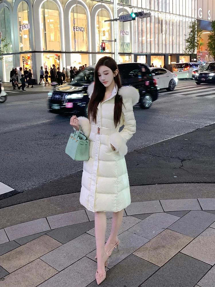 Куртка Gaga Non round Iceland Floating Snow 90 White Du down с меховым воротником и капюшоном, удлиненная, приталенная, в корейском стиле, для повседневной носки
Куртка Gaga Non round Iceland Floating Snow 90 White Du down с меховым воротником и капюшоном, удлиненная, приталенная, в корейском стиле, для повседневной носки