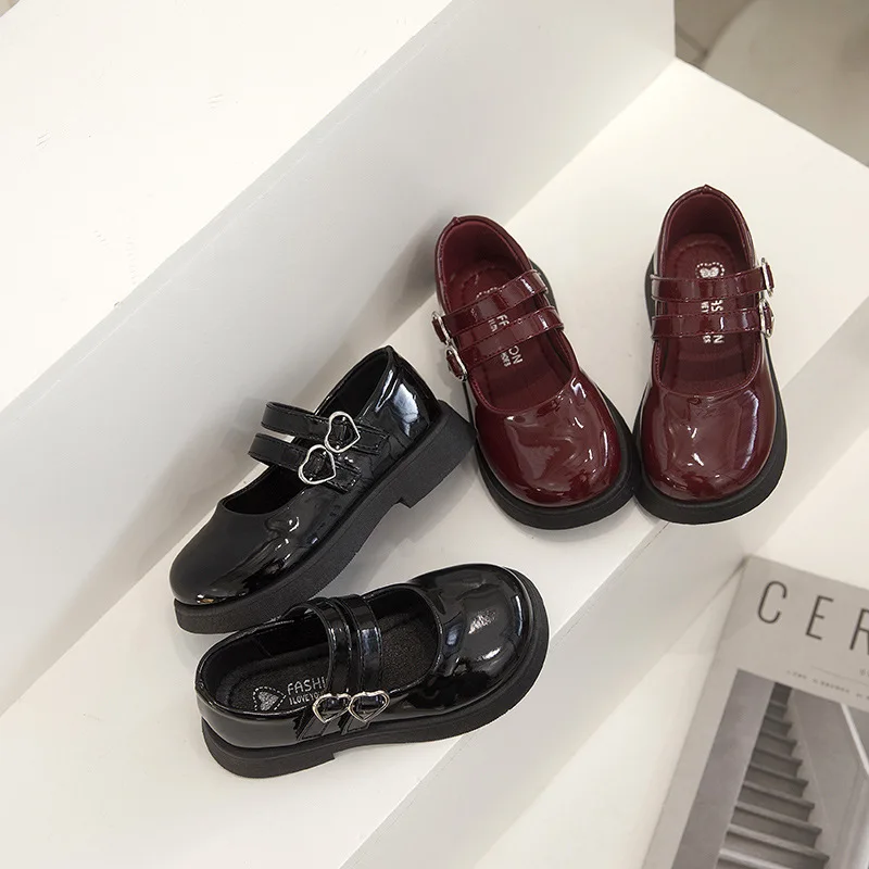 Leather Shoes Girls Spring Autumn Lacquered Solid Color Loafers Soft Soled Shoes Performance Children Velcro Heart Buckle Flats
Leather Shoes Girls Spring Autumn Lacquered Solid Color Loafers Soft Soled Shoes Performance Children Velcro Heart Buckle Flats