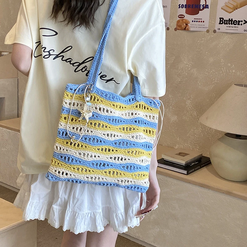 Two-tone striped tote bag for women2026New Korean-style large-capacity hollow crochet shoulder bag for vacation
Two-tone striped tote bag for women2026New Korean-style large-capacity hollow crochet shoulder bag for vacation