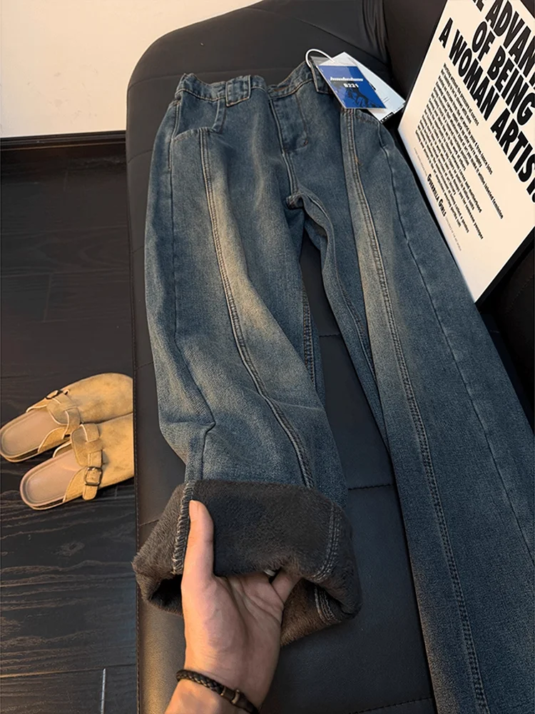 Мужские джинсы в стиле ретро, свободного кроя, прямые, повседневные брюки, осенне-зимние, в стиле High Street, удобные.
Мужские джинсы в стиле ретро, свободного кроя, прямые, повседневные брюки, осенне-зимние, в стиле High Street, удобные.