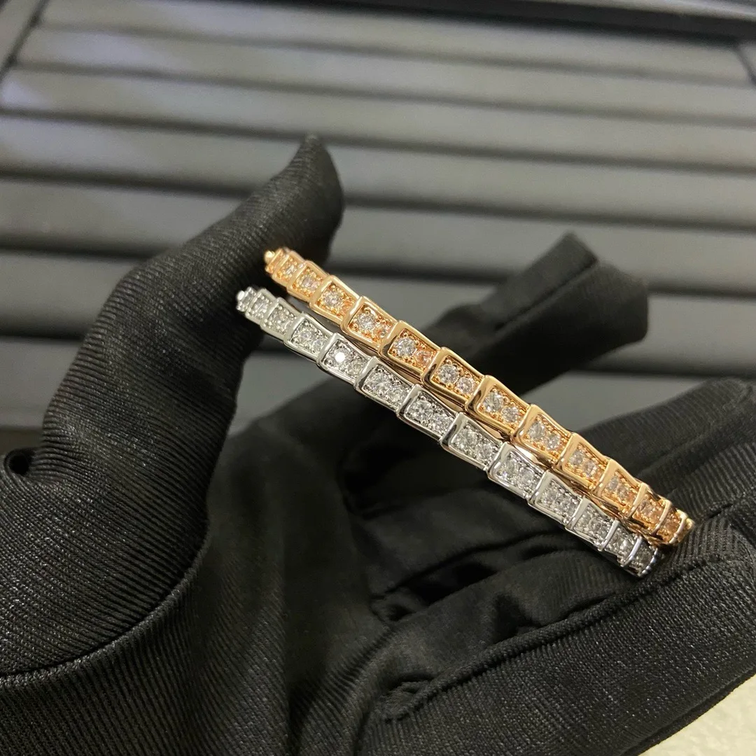 The 2025 new Baojia Snake Bone Starry Sky Full Diamond Bracelet is an exquisite, light luxury, fashionable and versatile high-en
The 2025 new Baojia Snake Bone Starry Sky Full Diamond Bracelet is an exquisite, light luxury, fashionable and versatile high-en