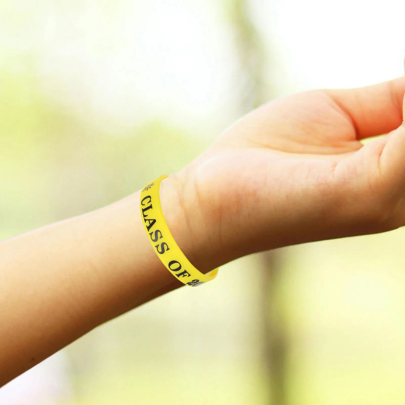 50Pcs Silicone Graduation Wristbands Class of 2026 Debossed Grad Party Favors School Year Graduation Commemorative Bracelets
50Pcs Silicone Graduation Wristbands Class of 2026 Debossed Grad Party Favors School Year Graduation Commemorative Bracelets