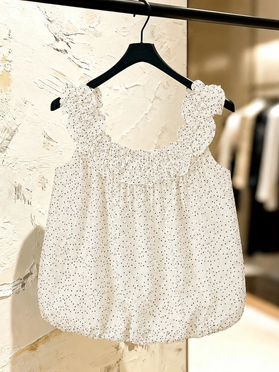 Trendy Design Polka Dot Strap Vest Summer 2026 New Versatile Sleeveless Top Korean Style Straight Cut Silk Women's Shirt
Trendy Design Polka Dot Strap Vest Summer 2026 New Versatile Sleeveless Top Korean Style Straight Cut Silk Women's Shirt