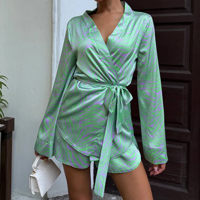 Hiloc Fashion Print Woman Summer Pajama 2 Pieces Set Low Neckline Long Sleeve Belt Loose Blouse Suit Thin Elegant Outdoor Shorts
Hiloc Fashion Print Woman Summer Pajama 2 Pieces Set Low Neckline Long Sleeve Belt Loose Blouse Suit Thin Elegant Outdoor Shorts
