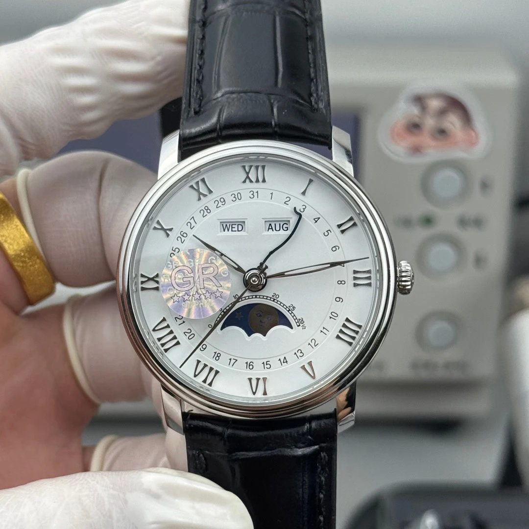 Customized watch, 40mm, sapphire glass mirror, custom integrated movement, leather strap
Customized watch, 40mm, sapphire glass mirror, custom integrated movement, leather strap