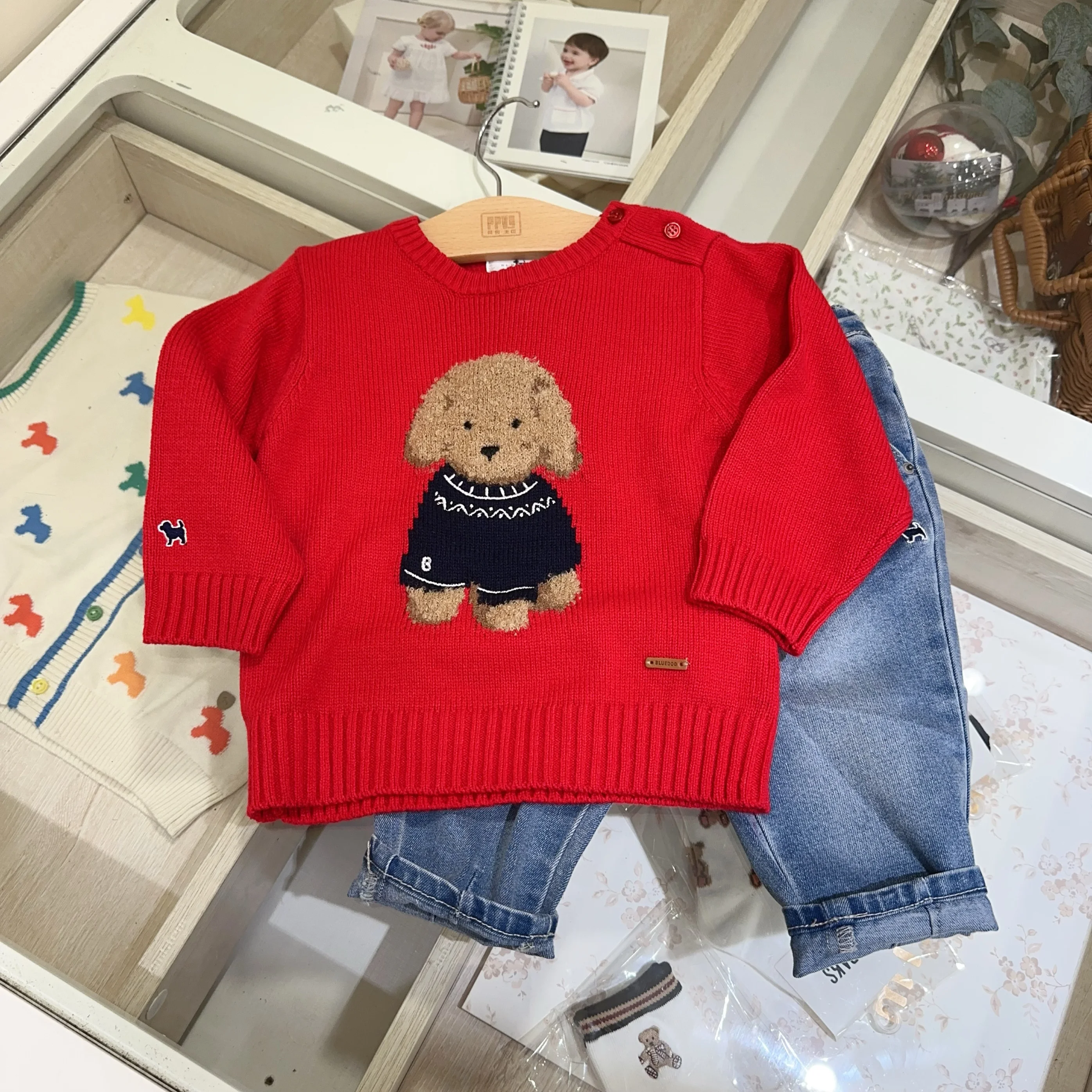 Red Cartoon Knitted Sweater for Kids Cute Overhead Design Winter Fashionable Korean Style Long Sleeve round Neck for Boys And...
Red Cartoon Knitted Sweater for Kids Cute Overhead Design Winter Fashionable Korean Style Long Sleeve round Neck for Boys And...