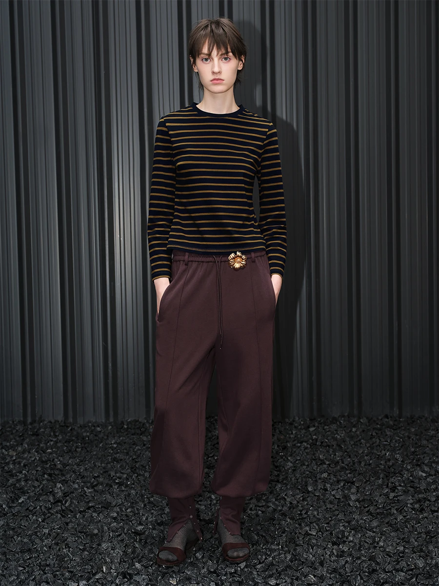 Хлопковая полосатая футболка женская, круглый вырез, простая, элегантная, стройнящая, осенняя новинка, уличный стиль, свободный крой, длинный рукав
Хлопковая полосатая футболка женская, круглый вырез, простая, элегантная, стройнящая, осенняя новинка, уличный стиль, свободный крой, длинный рукав