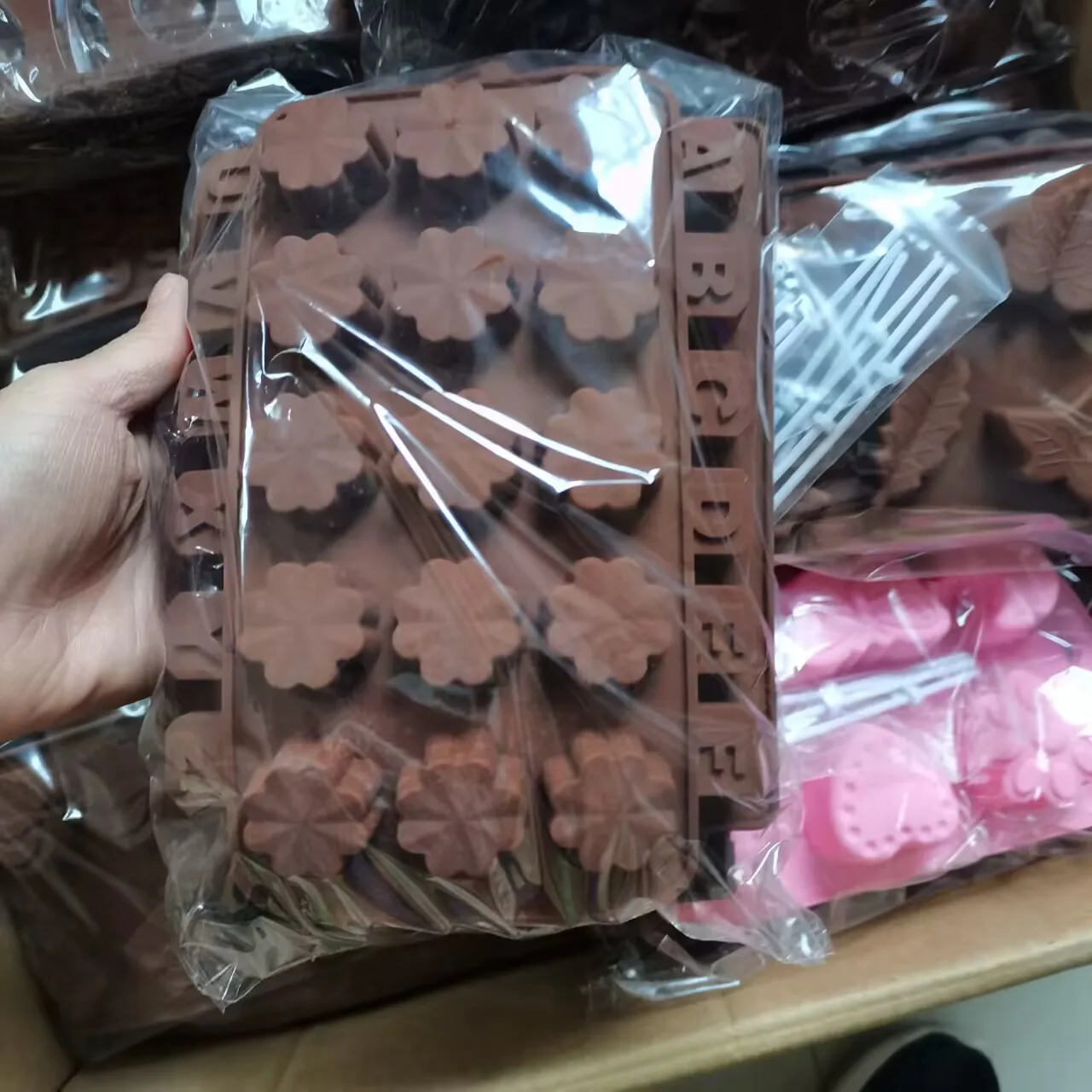 5pc/bag Factory Direct Chocolate Molds Randomly Distributed in Groups of Five Pieces Silicone Resin Mould
5pc/bag Factory Direct Chocolate Molds Randomly Distributed in Groups of Five Pieces Silicone Resin Mould