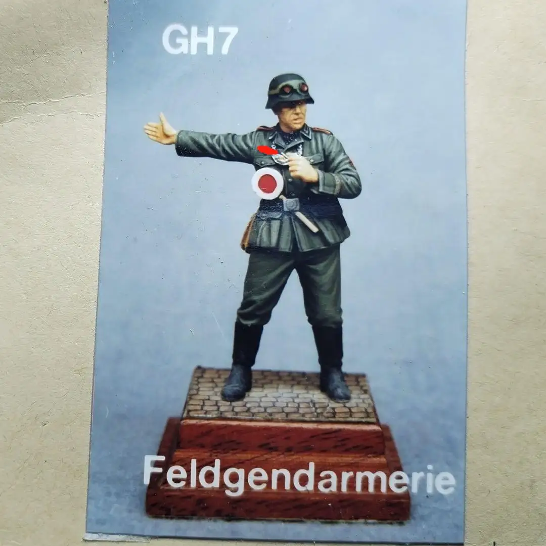 1/35 фигурка модели из смолы GK, немецкий солдат, несобранный и Неокрашенный комплект
1/35 фигурка модели из смолы GK, немецкий солдат, несобранный и Неокрашенный комплект
