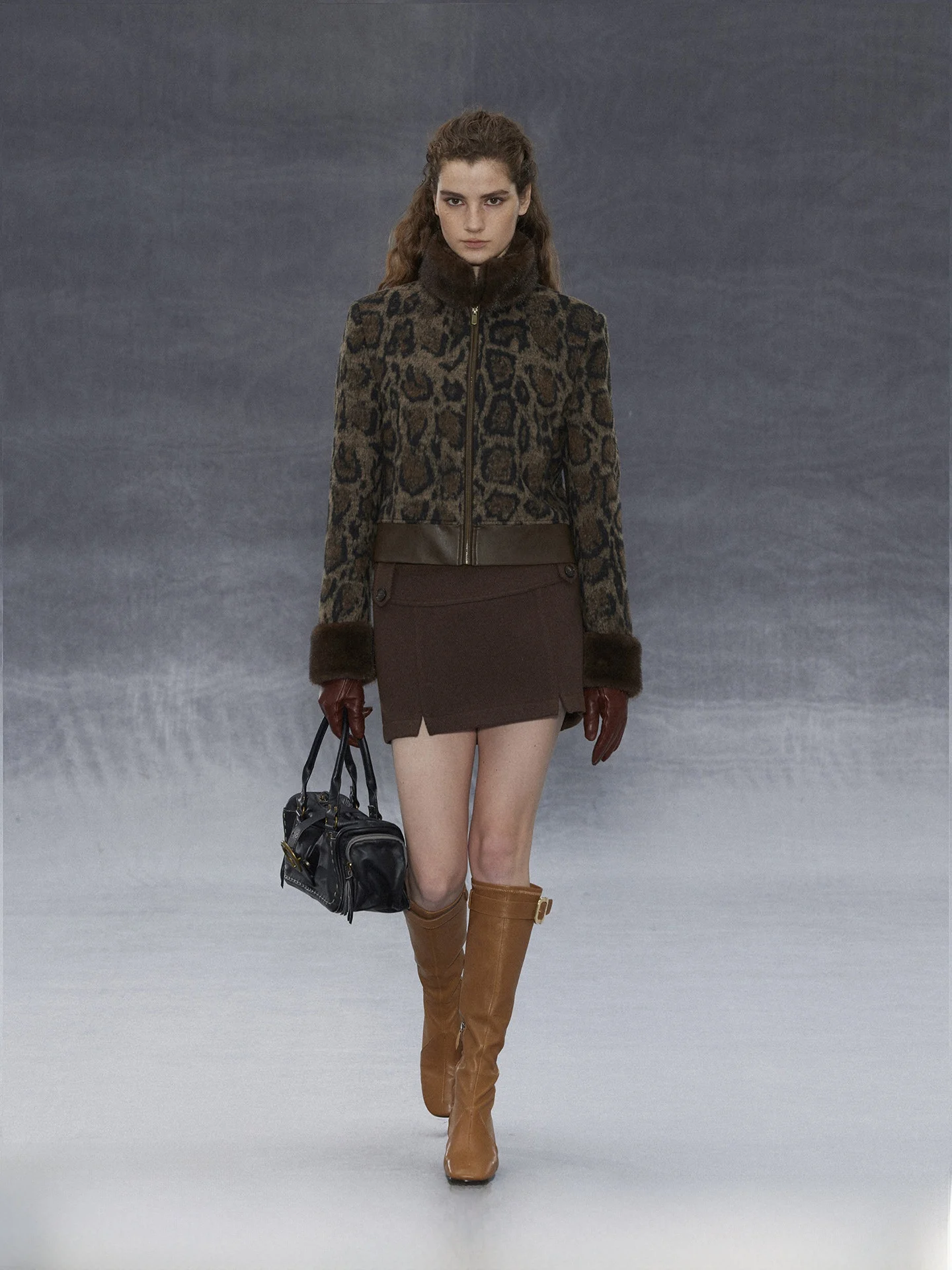 Женское модное ретро-пальто из смесовой шерсти с леопардовым принтом, со съемным меховым воротником, стандартной шириной плеч
Женское модное ретро-пальто из смесовой шерсти с леопардовым принтом, со съемным меховым воротником, стандартной шириной плеч