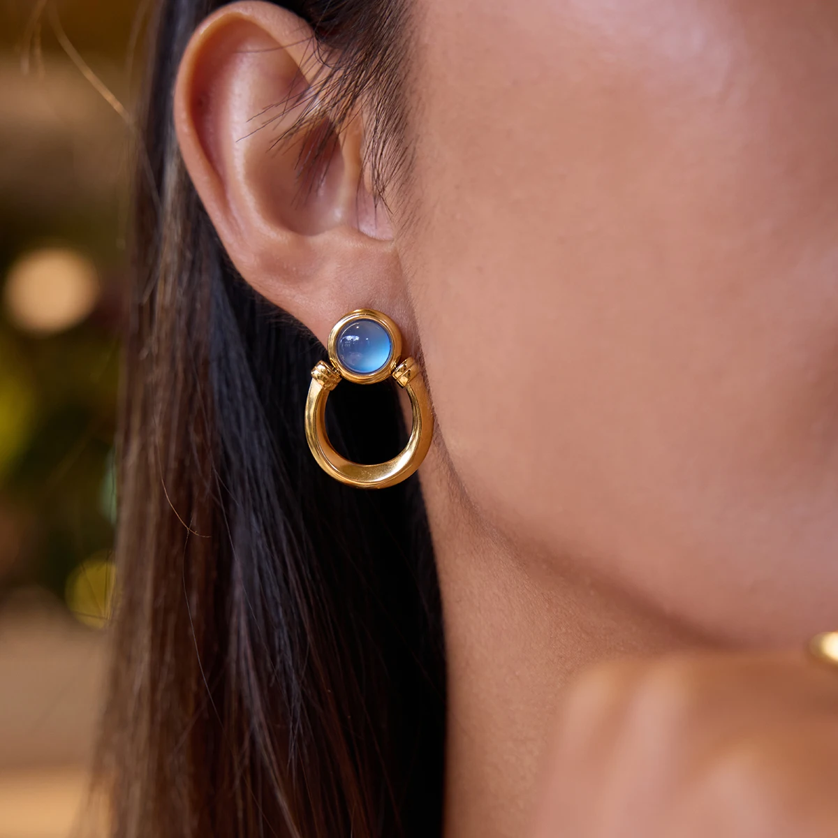 AIKOER Designer Personality 18K Gold Color Plated Blue Resin Horseshoe Earrings Hypoallergenic Stainless Steel Women's Jewelry
AIKOER Designer Personality 18K Gold Color Plated Blue Resin Horseshoe Earrings Hypoallergenic Stainless Steel Women's Jewelry