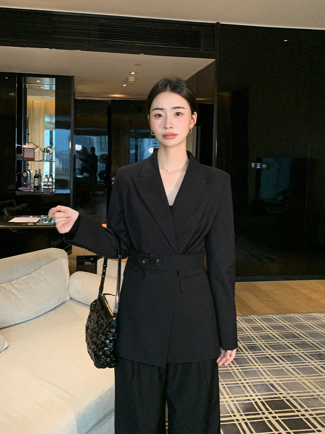 Maven Lin Italian Sle Bla Lapel Suit Jaet Women's Waist-Cinching Casual Faion Polyester Fiber Long Sve Coat
Maven Lin Italian Sle Bla Lapel Suit Jaet Women's Waist-Cinching Casual Faion Polyester Fiber Long Sve Coat