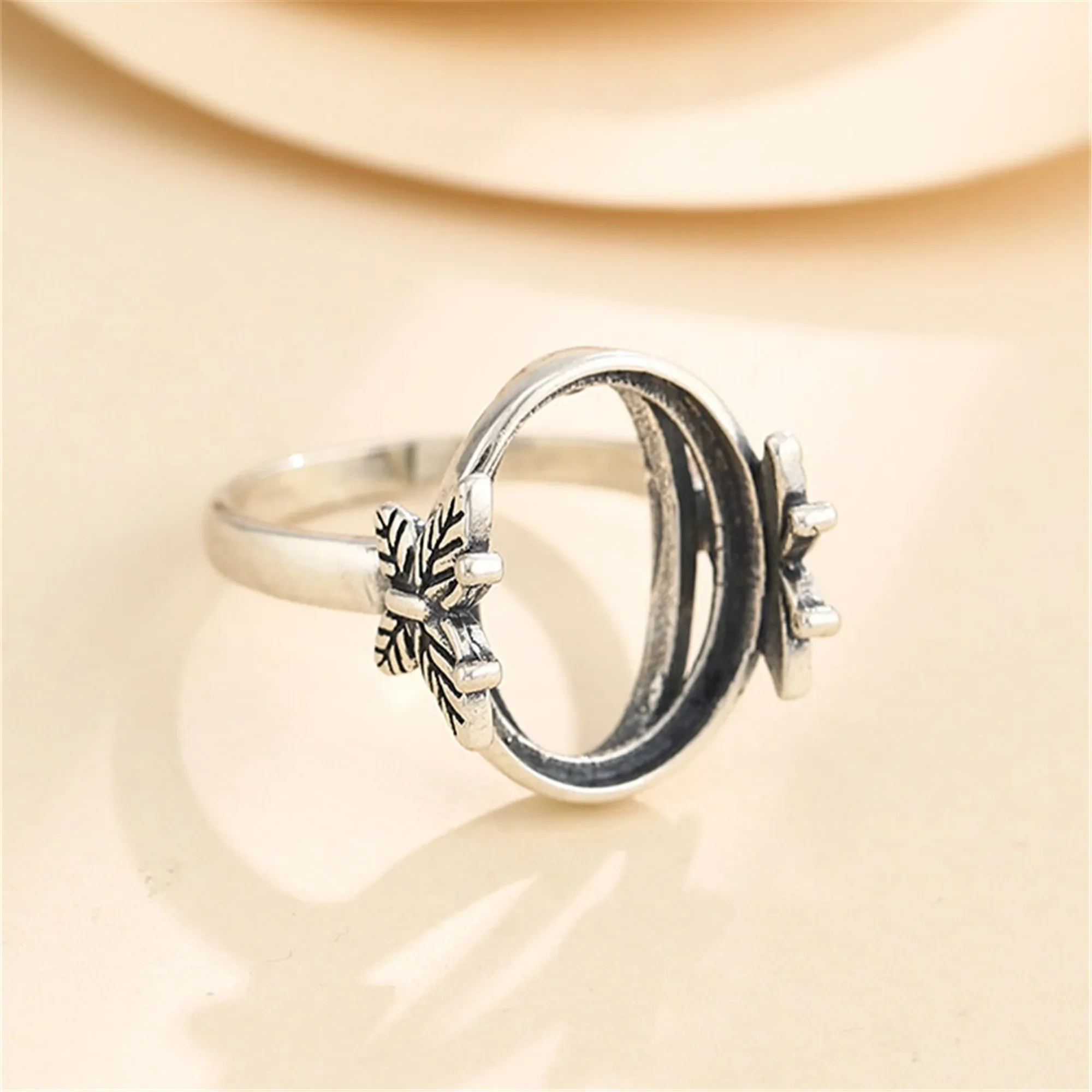 Ring Blank for 13x16mm Oval Cabochons Antique Style Ring Setting Thai Sterling Silver Adjustable Ring Base SR0389
Ring Blank for 13x16mm Oval Cabochons Antique Style Ring Setting Thai Sterling Silver Adjustable Ring Base SR0389