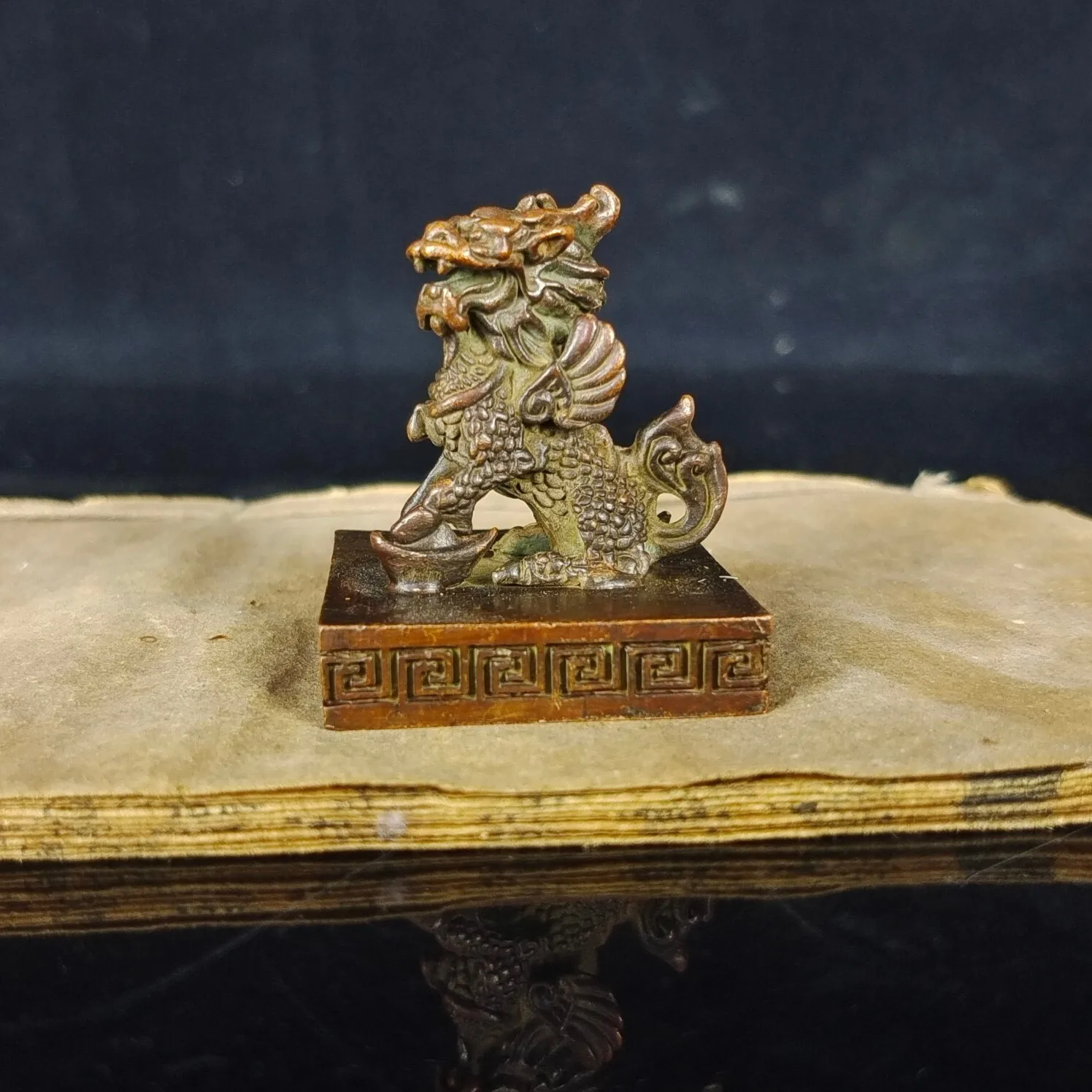 Chinese Antique Qilin Seal Realistic Statue Ornaments Collectibles
Chinese Antique Qilin Seal Realistic Statue Ornaments Collectibles